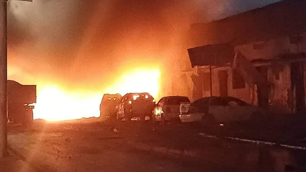 إنفجار في مقهى بالعاصمة الصومالية وأنباء عن خسائر بشرية .. فيديو وصور