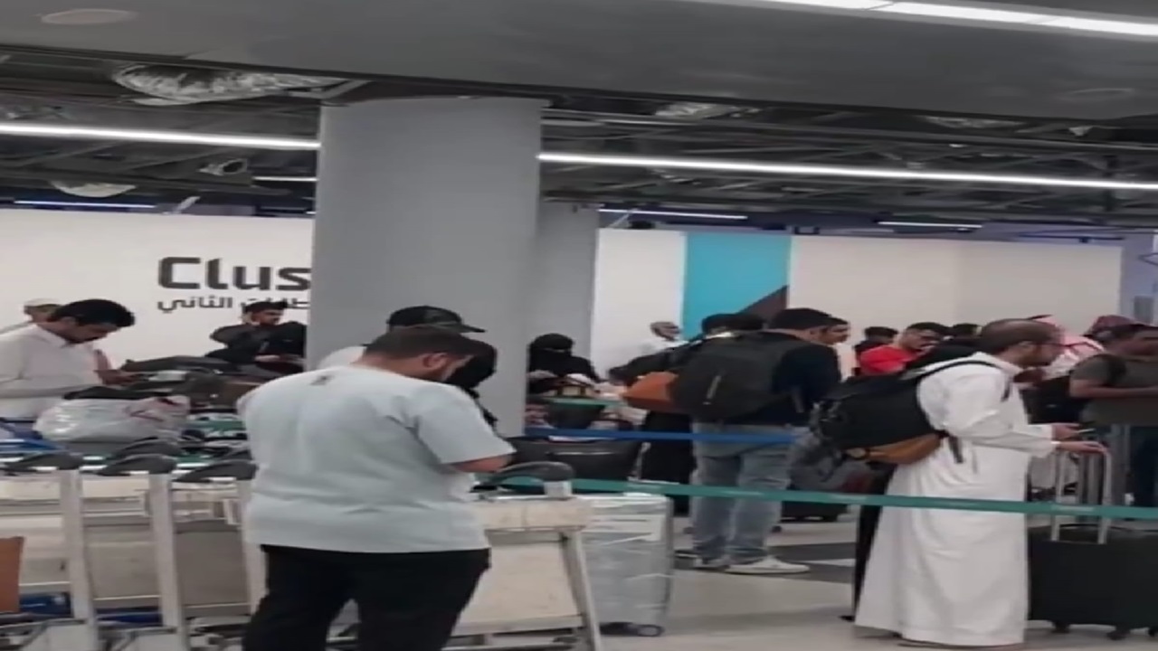 تأثر مطار أبها  بسبب العطل التقني العالمي ..فيديو