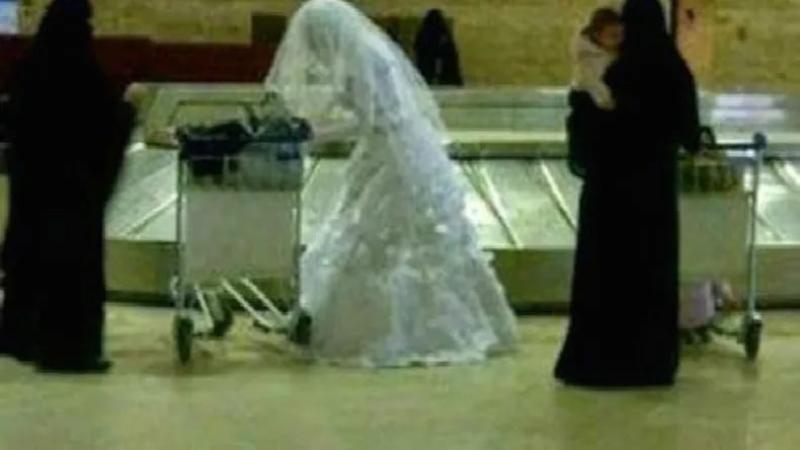 وفاة سيدة أثناء توديعها ابنتها العروس في المطار