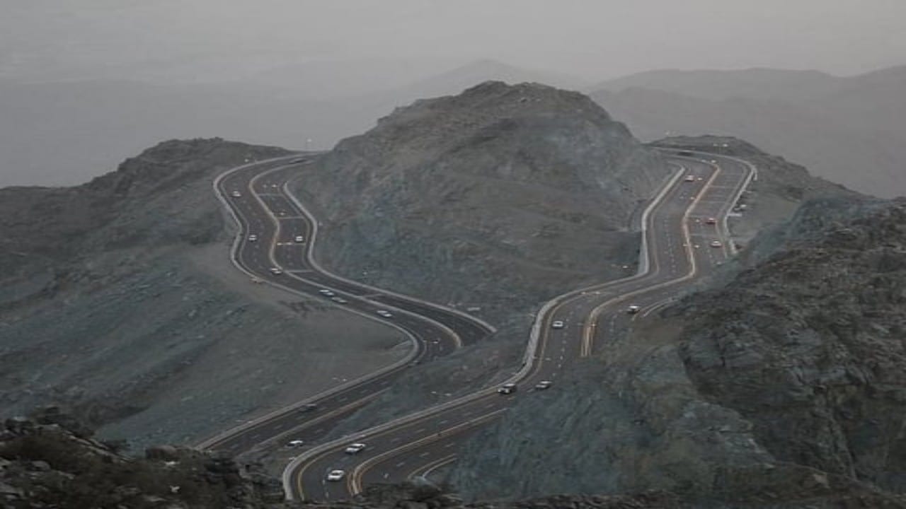 هيئة الطرق: عقبة حزنة حلقة الوصل بين جبال السراة وسهول تهامة بالباحة