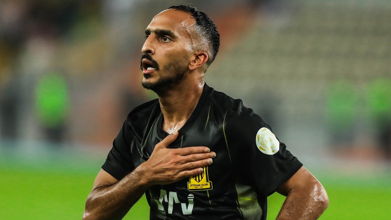 لاعب الاتحاد يجري فحوصات طبية للالتحاق بالشباب