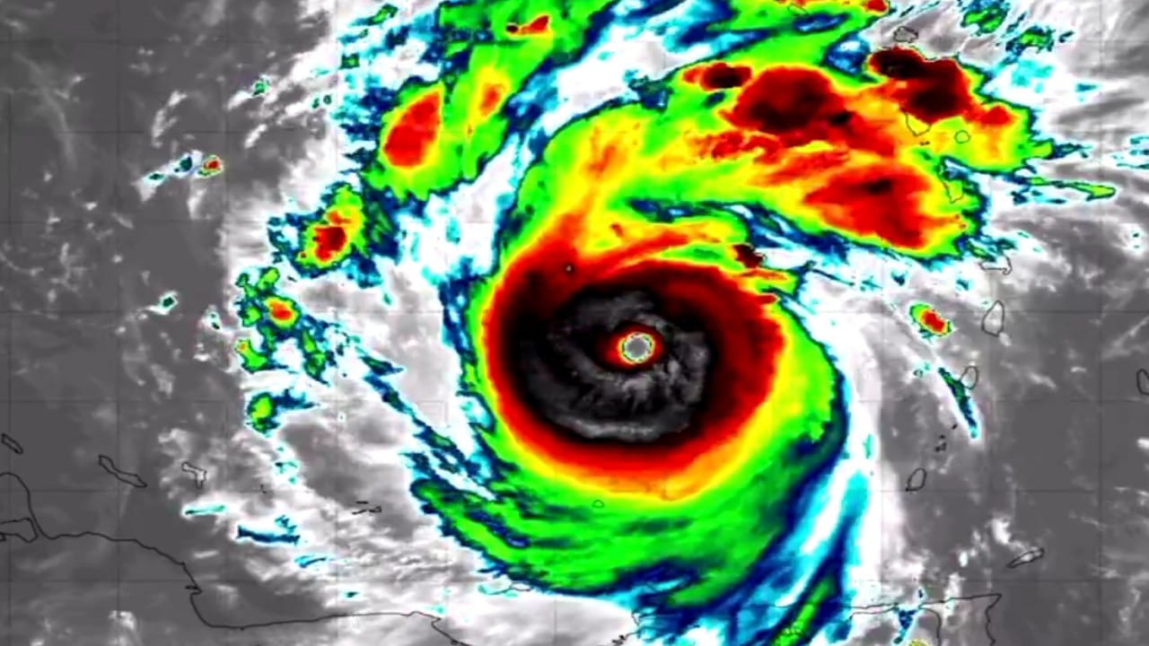الإعصار بيريل Beryl يحطم جميع الأرقام القياسية.. فيديو