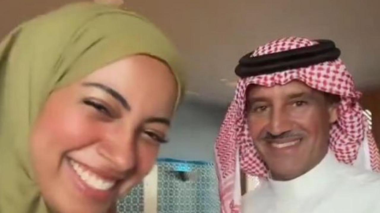 خالد عبدالرحمن لأحد الفتيات: وشهوله أغني صوتك أحلى من صوتي .. فيديو