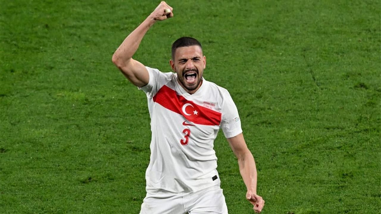 نجم الأهلي يكشف مفاجأة رونالدو له بعد تأهل تركيا في اليورو