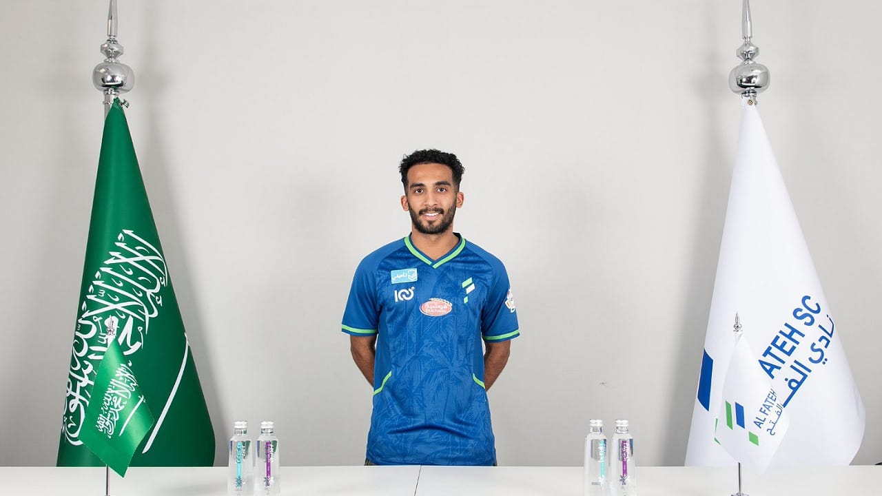 الفتح يتعاقد رسمياً مع لاعب الهلال .. صور