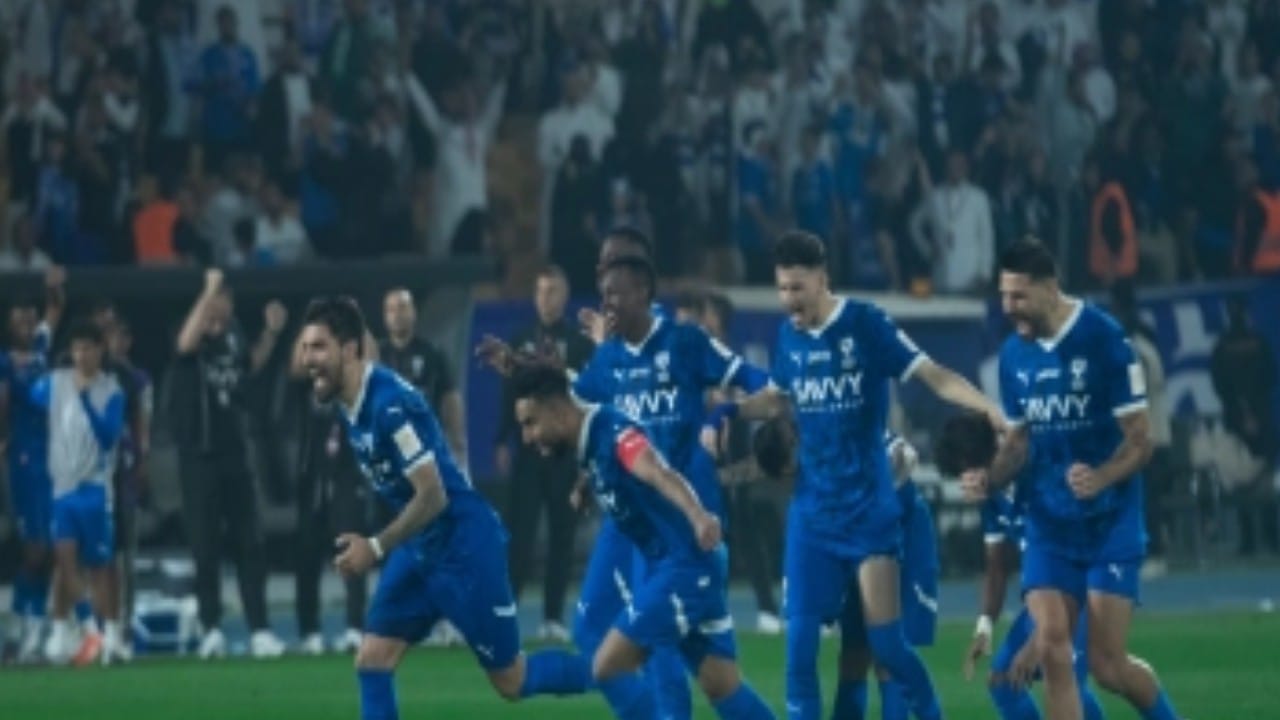 إشادة عالمية بـ ياسين بونو وميتروفيتش عقب تأهل الهلال لنهائي كأس الدرعية