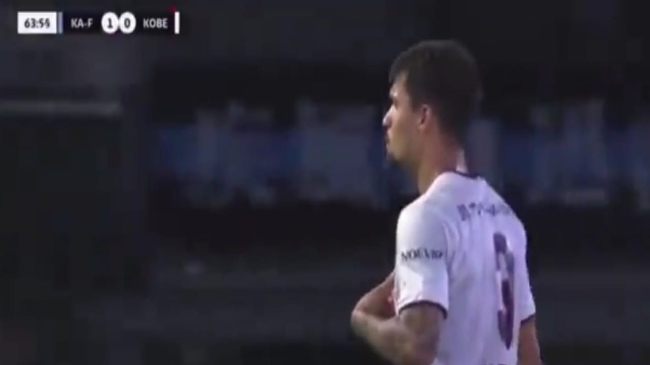 أغرب حالة طرد في الدوري الياباني .. فيديو