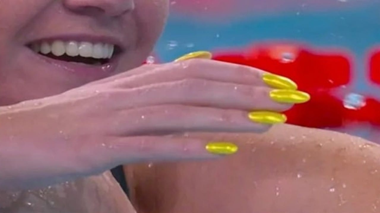 أظافر سباحة أسترالية تثير الجدل بالأولمبياد