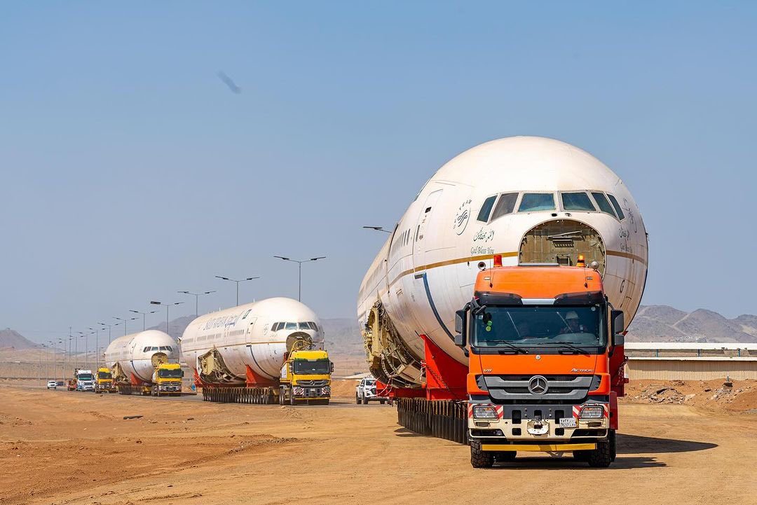 لقطات حديثة لعملية نقل 3 طائرات برا إلى بوليفارد الرياض.. صور