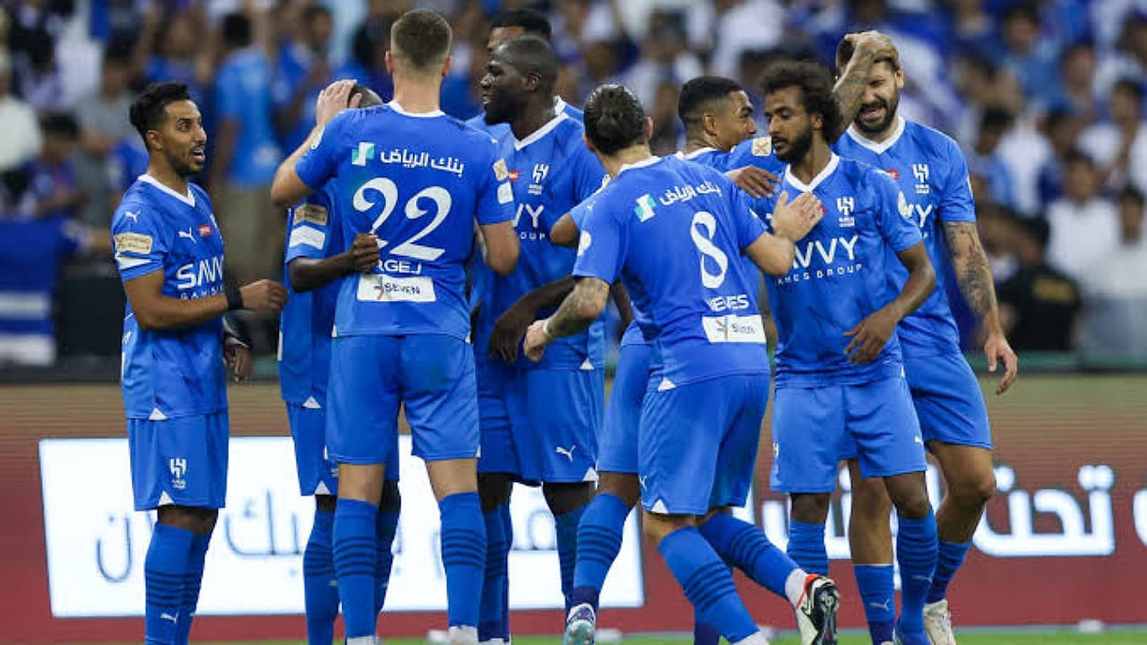 الهلال يتخلى عن 15 لاعب محلي خلال الموسم الحالي