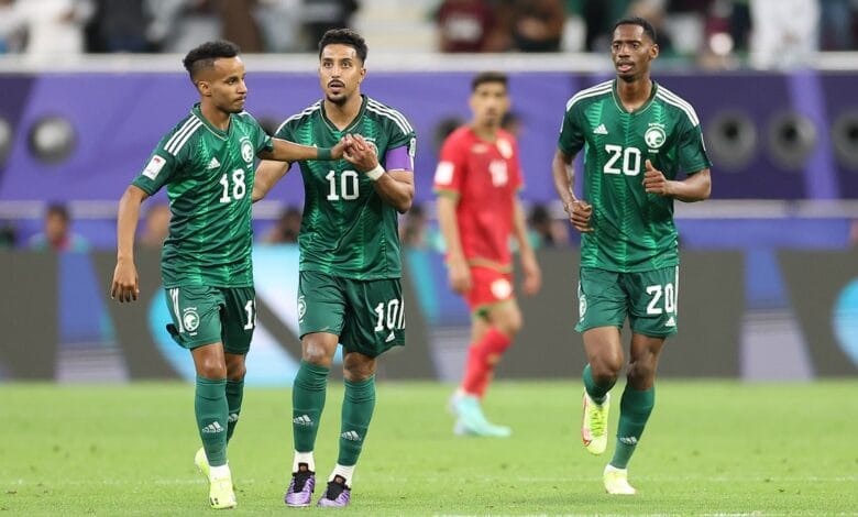 اعتذار لاعبي المنتخب من الجماهير بعد التعادل مع إندونيسيا ..فيديو