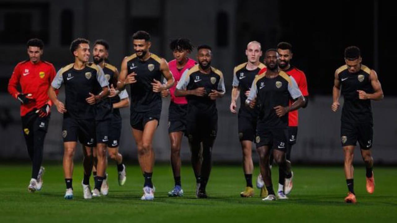 الاتحاد يستعد لمواجهة الهلال بحضور الجماهير .. صور