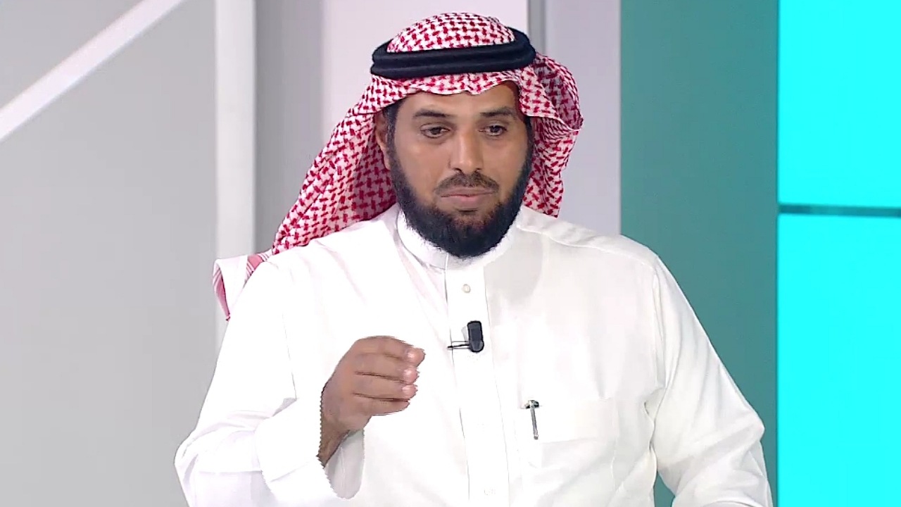 المعالج الشعبي سعد الدوسري يجري عملية طق &#8220;الابهر&#8221; على الهواء ..فيديو