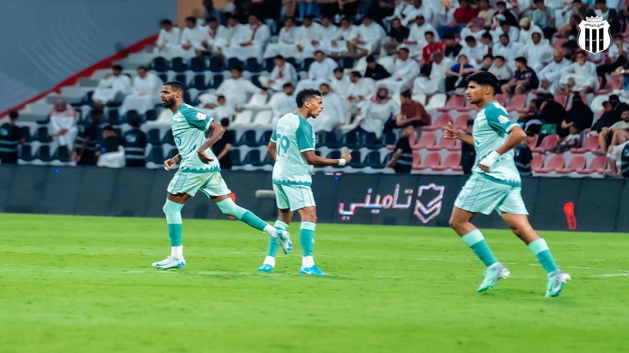 الرياض يتغلب على الرائد بهدفين