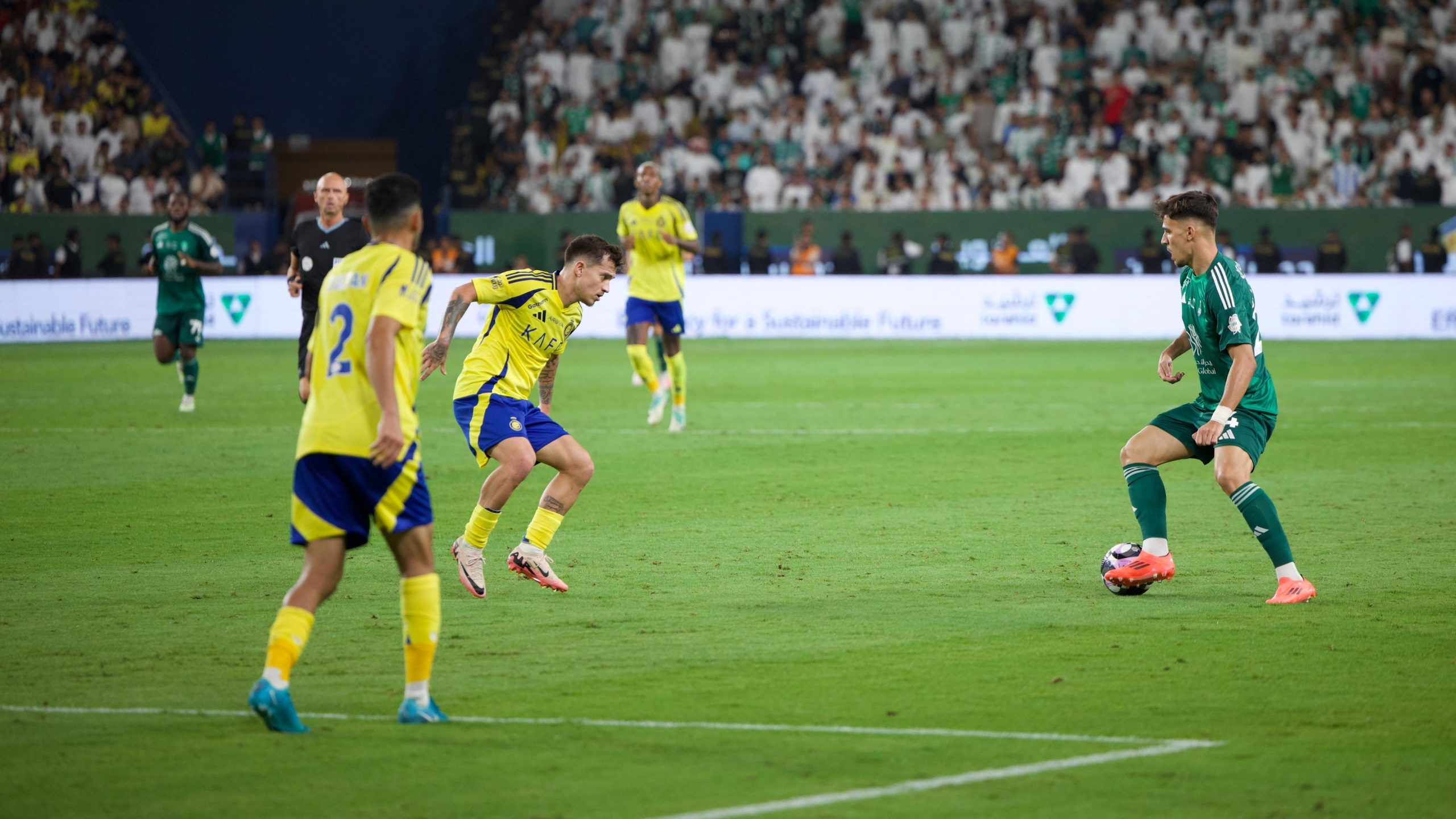 التعادل الإيجابي يحسم كلاسيكو النصر والأهلي .. فيديو وصور