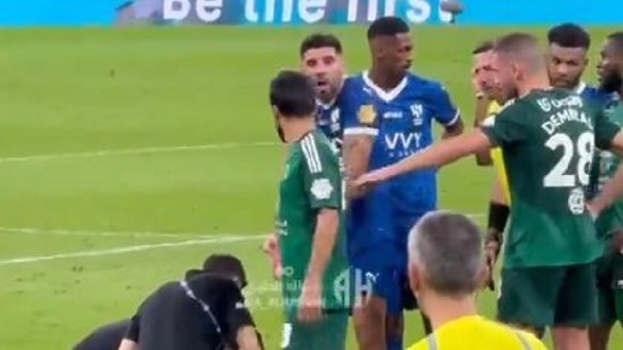 ميتروفيتش ينفعل على لاعب الأهلي بعد سقوط سافيتش .. فيديو