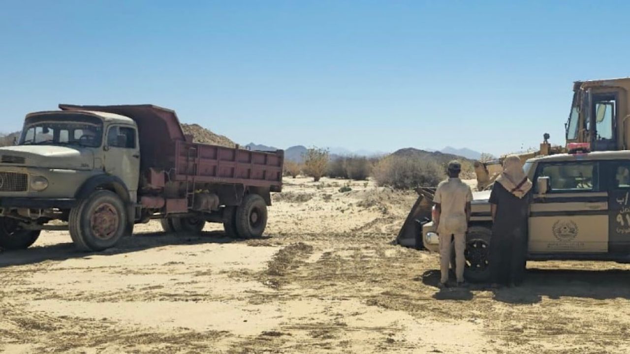 ضبط شخصين لاستغلالهما الرواسب في منطقة المدينة المنورة