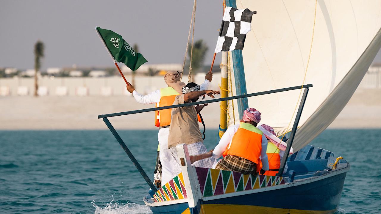 شركة البحر الاحمر الدولية تُحي الموروث البحري بسباق المراكب الشراعية..صور