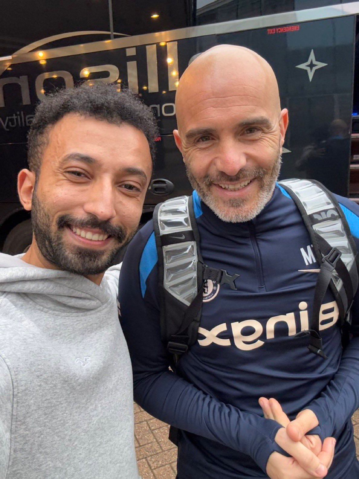 لقطة طريفة لمشجع سعودي مع مدرب تشيلسي .. فيديو