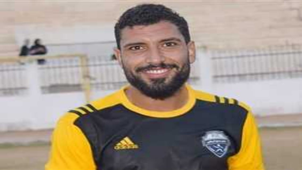 وفاة لاعب مصري بعد سقوطه داخل الملعب