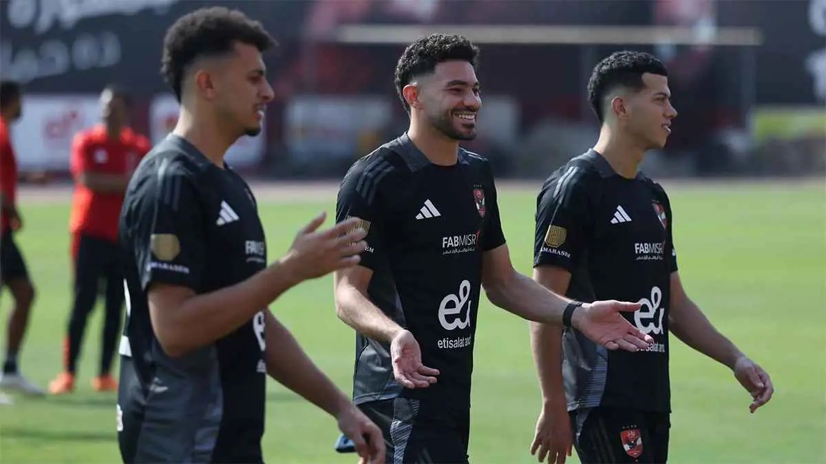 لاعب الأهلي المصري يهدد بالرحيل بسبب مدربه