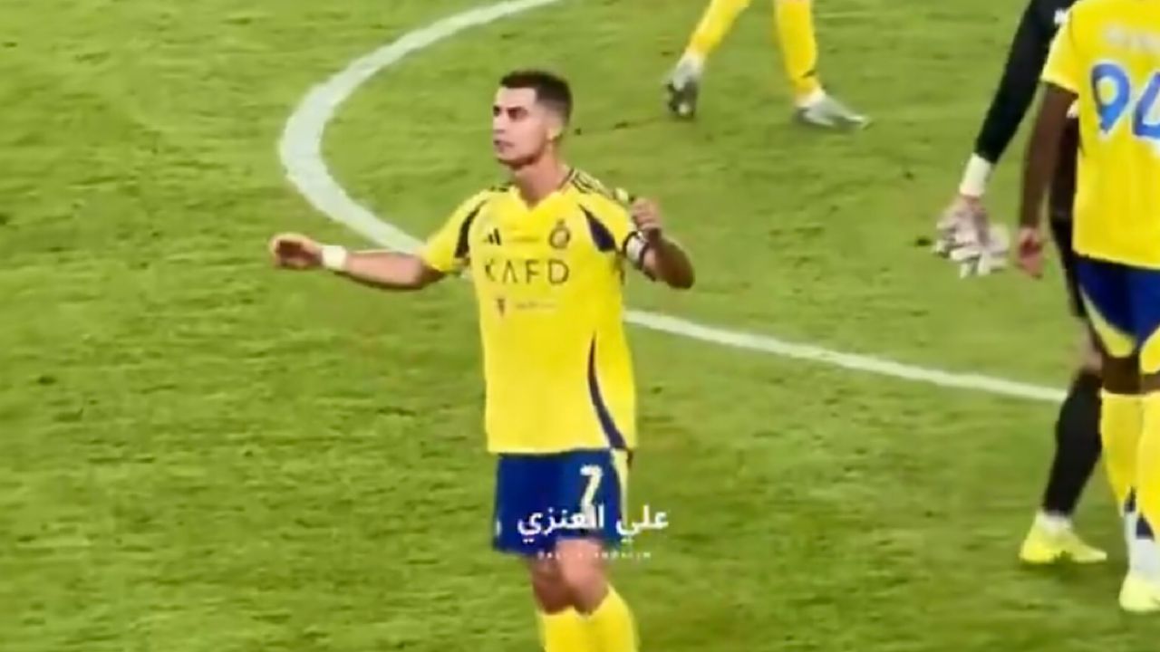 حزن وإستياء رونالدو بعد التعادل أمام الهلال .. فيديو