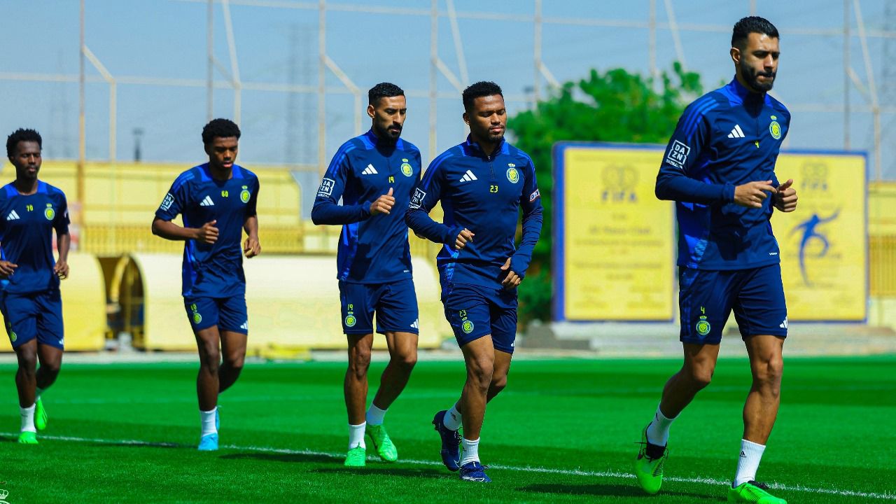 النصر يسعى لتجديد عقد ثلاثي الفريق