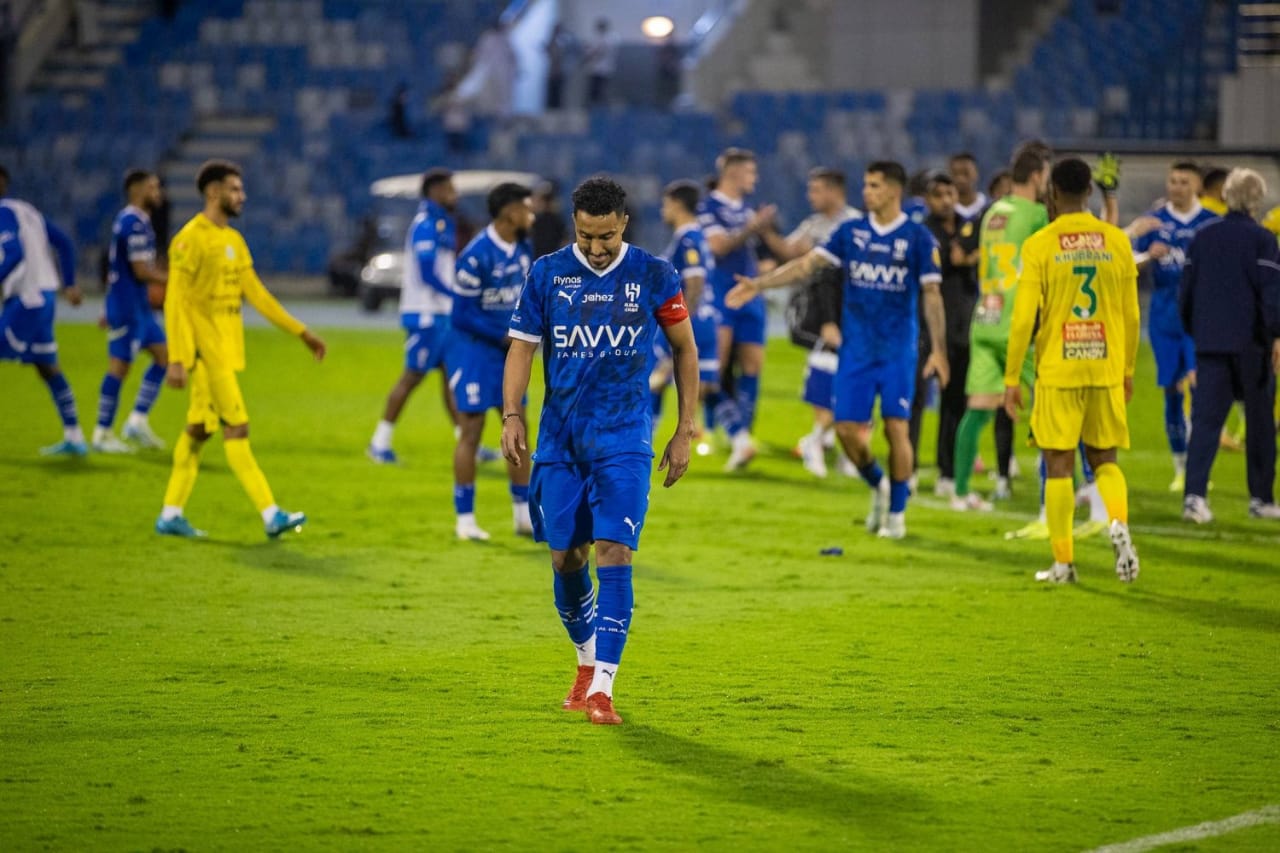 الحريري للاعبي الهلال : لن نجاملكم على حساب النادي