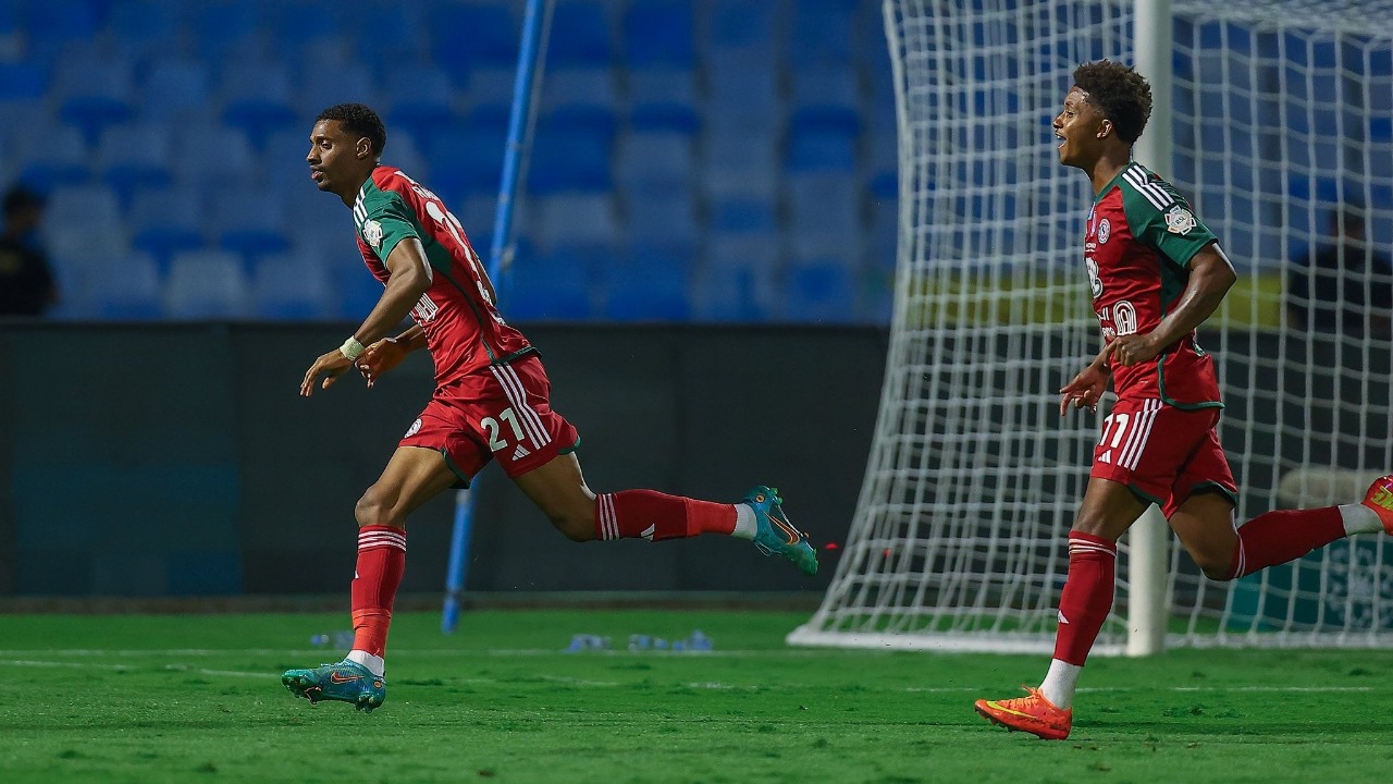 مهاجم الهلال المعُار يحرز هدفاً عالمياً ضد الخليج .. فيديو