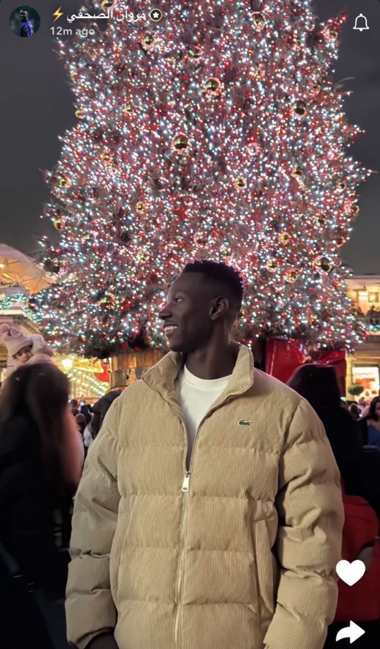 فيصل الغامدي ومروان الصحفي في آخر ظهور خلف شجرة الكريسماس .. صورة