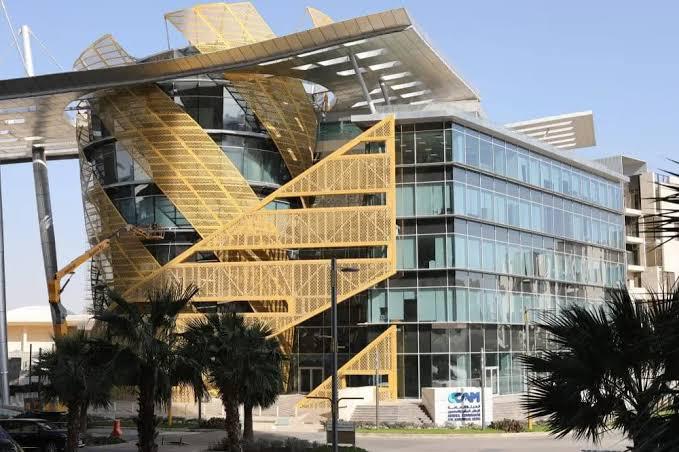 تنظيم الإعلام توقف برنامجا رياضيا غير مرخص وتستدعي القائمين عليه