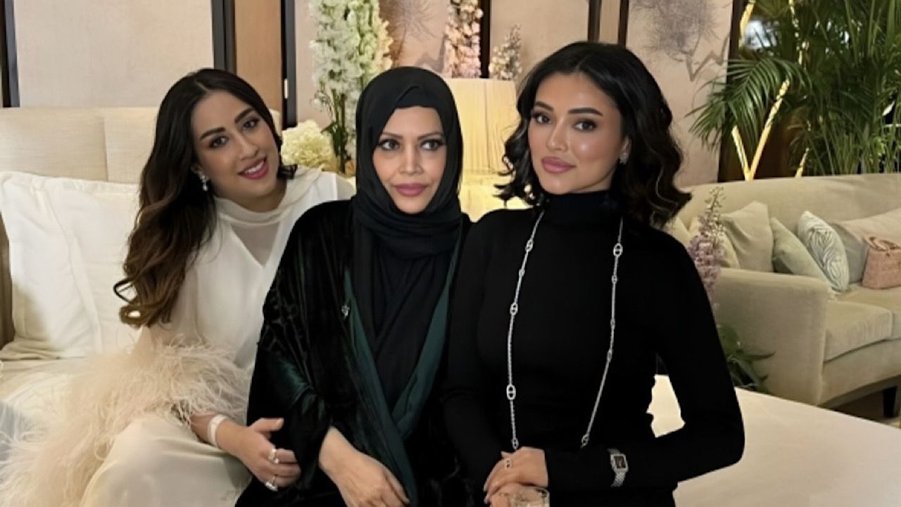 فرح الهادي تنهي خلافاتها مع شقيقتها ووالدتها