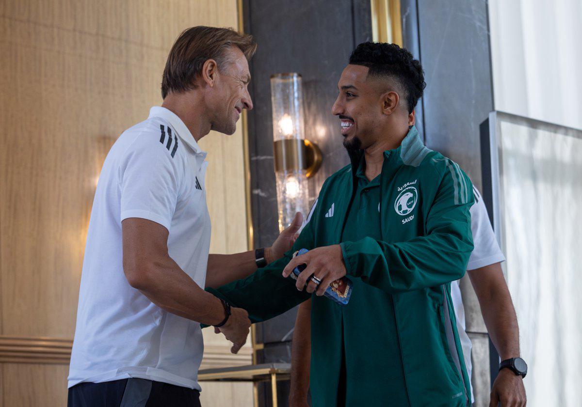 سالم الدوسري يلتحق بزملائه في معسكر الأخضر