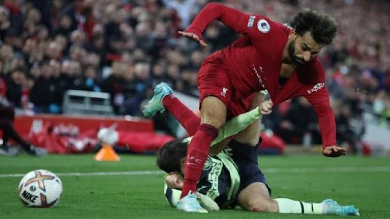 مشادة بين محمد صلاح ونجم مانشستر سيتي للمرة الثالثة .. فيديو