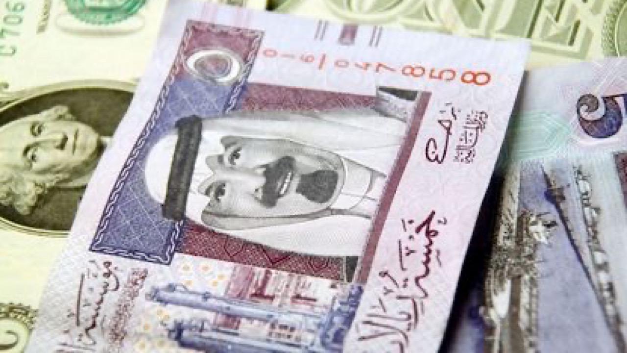 أسعار النفط المنخفضة تدفع دول الخليج لإصدار المزيد من الديون في العامين المقبلين