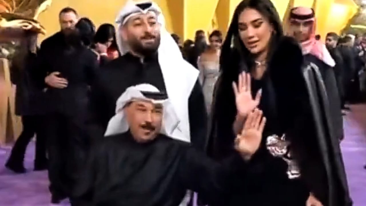 أحدث ظهور للفنان عبدالله الرويشد أثناء حضوره فعاليات حفل JoyAwards .. فيديو