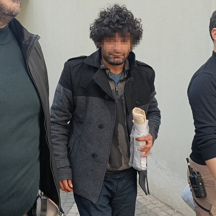 شاورما تتسبب في إنقاذ شاب من الانتحار.. صور