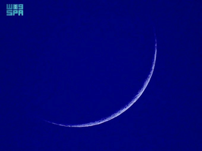 هلال الثاني من رجب يزين سماء تبوك