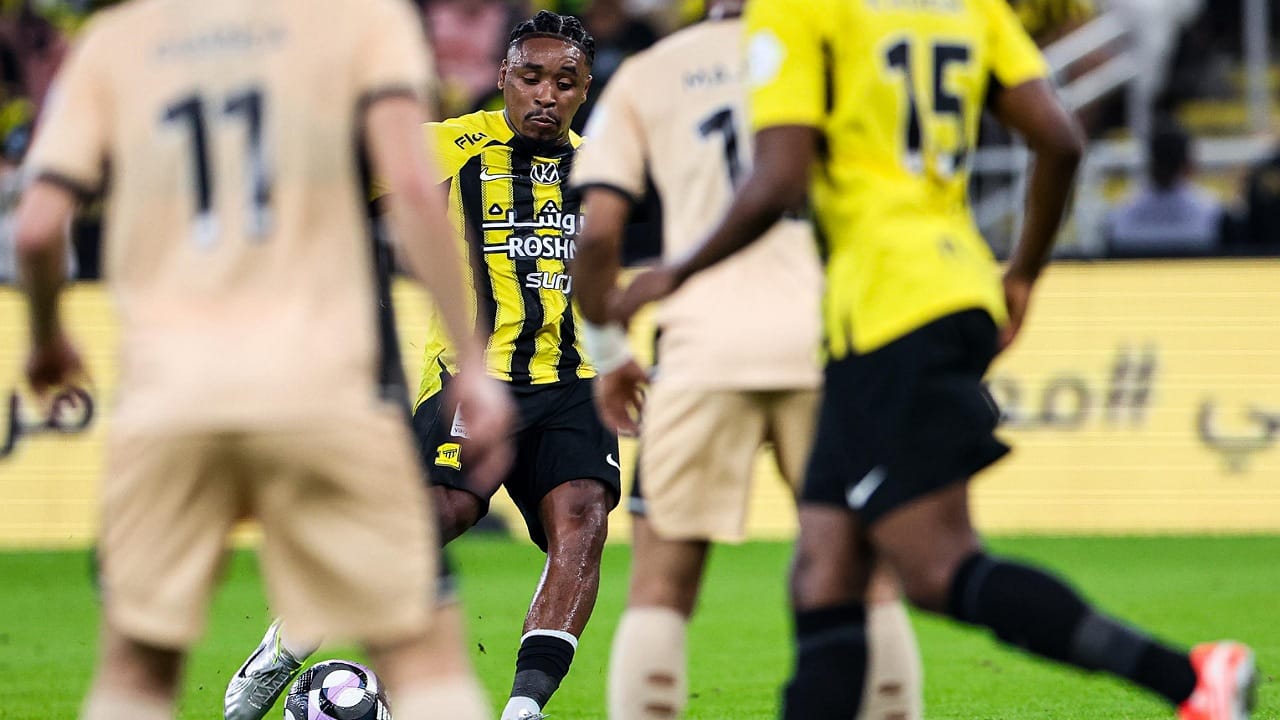 الاتحاد يهزم الشباب بثنائية .. فيديو