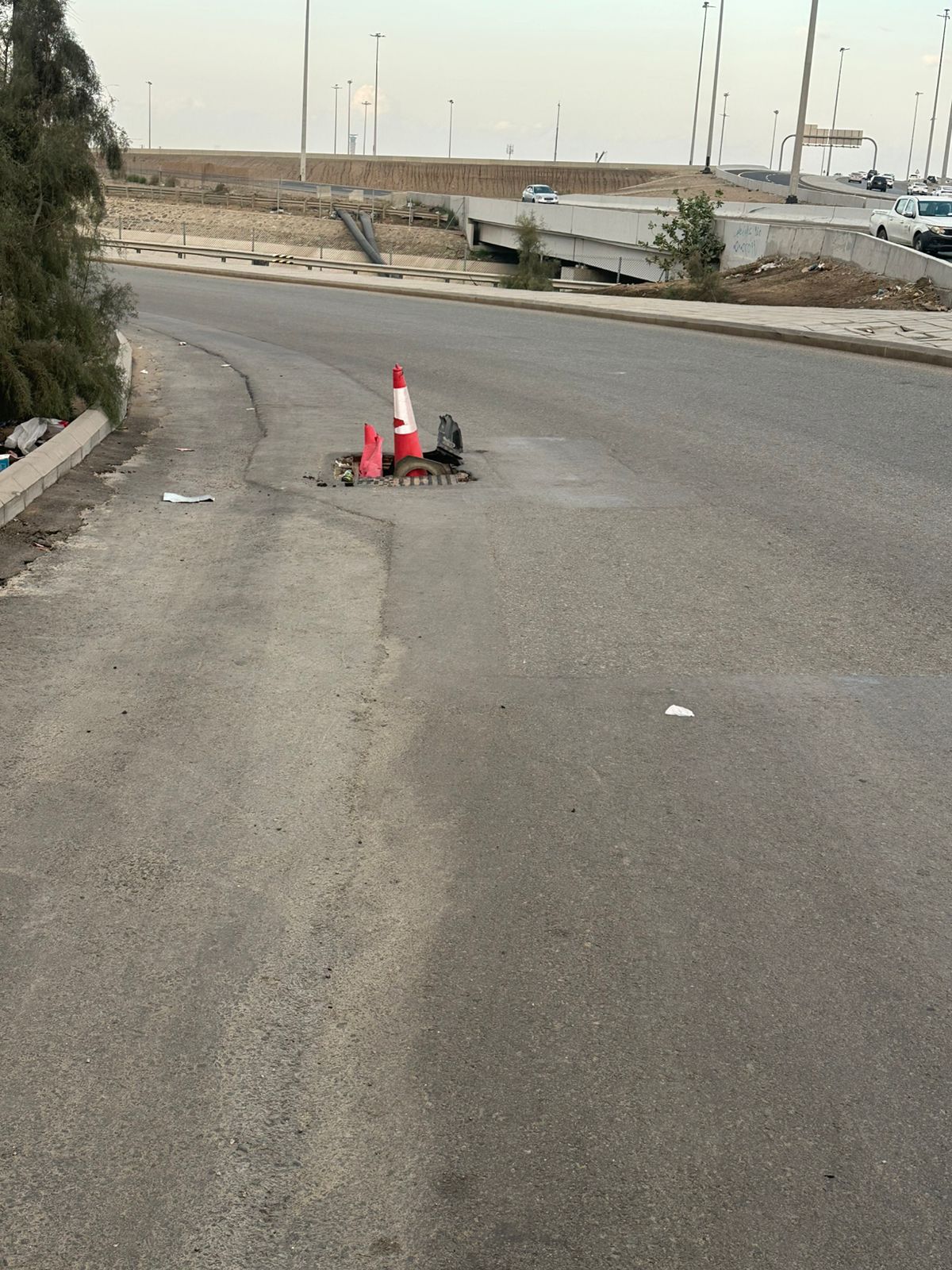 بالصور : فوهات ومصائد منتشرة في حي الريان بجدة من المسؤول عن تغطيتها وإنقاذ الناس .. 19 8263ac6d 5bb8 455e aca7 816d50c9dfcc