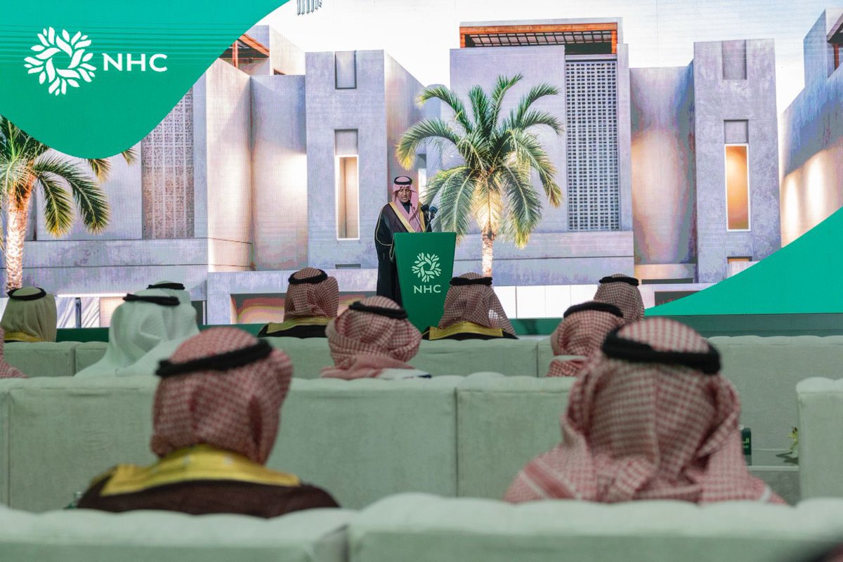 محافظ الأحساء يدشن وجهة الورود.. صور