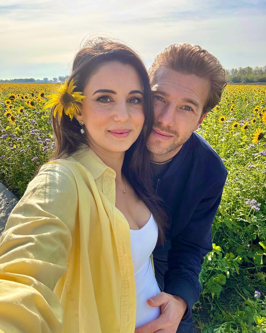 نجمات أتراك يترقبن قدوم مواليدهن هذا العام .. صور