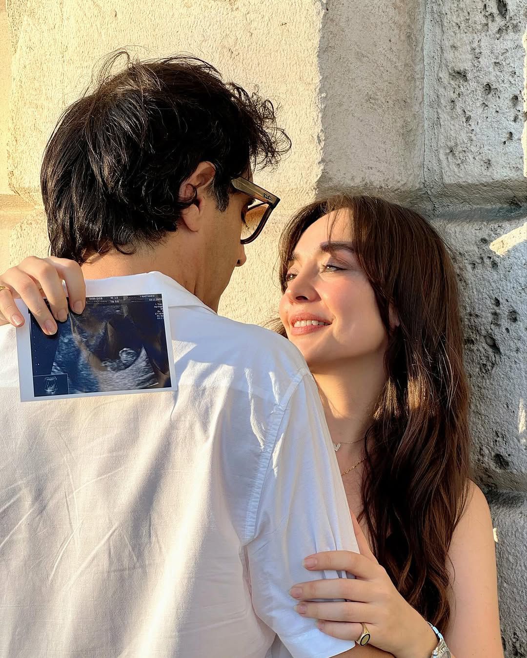 نجمات أتراك يترقبن قدوم مواليدهن هذا العام .. صور