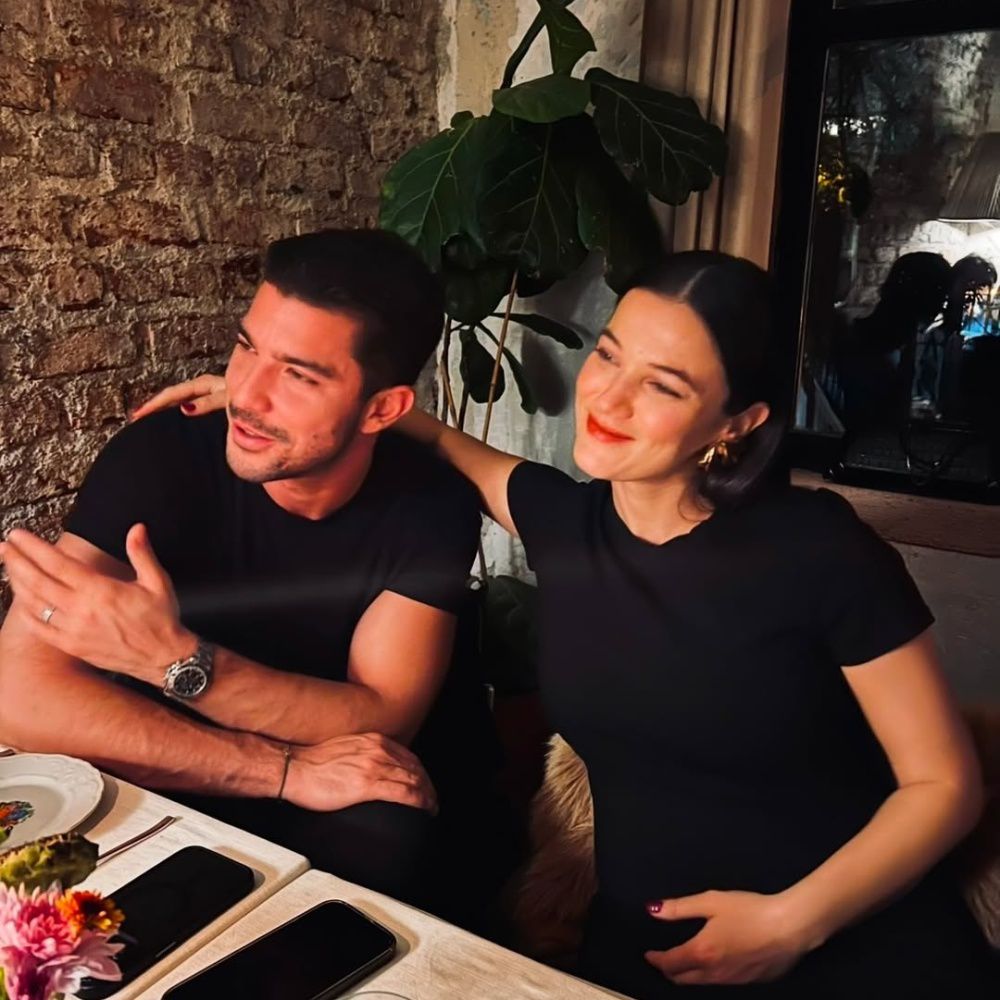 نجمات أتراك يترقبن قدوم مواليدهن هذا العام .. صور