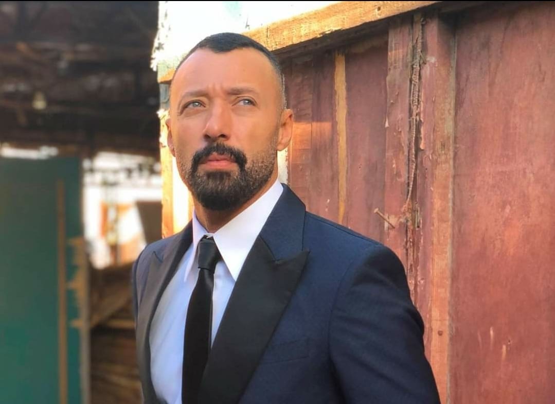 أحمد فهمي يفاجئ جمهوره باللجوء إلى الطبيب النفسي