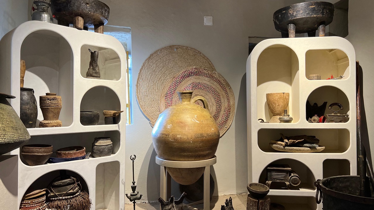 الحرف التراثية بمتاحف رجال ألمع… موروث ثقافي عتيق نسجته أيدي الأجداد