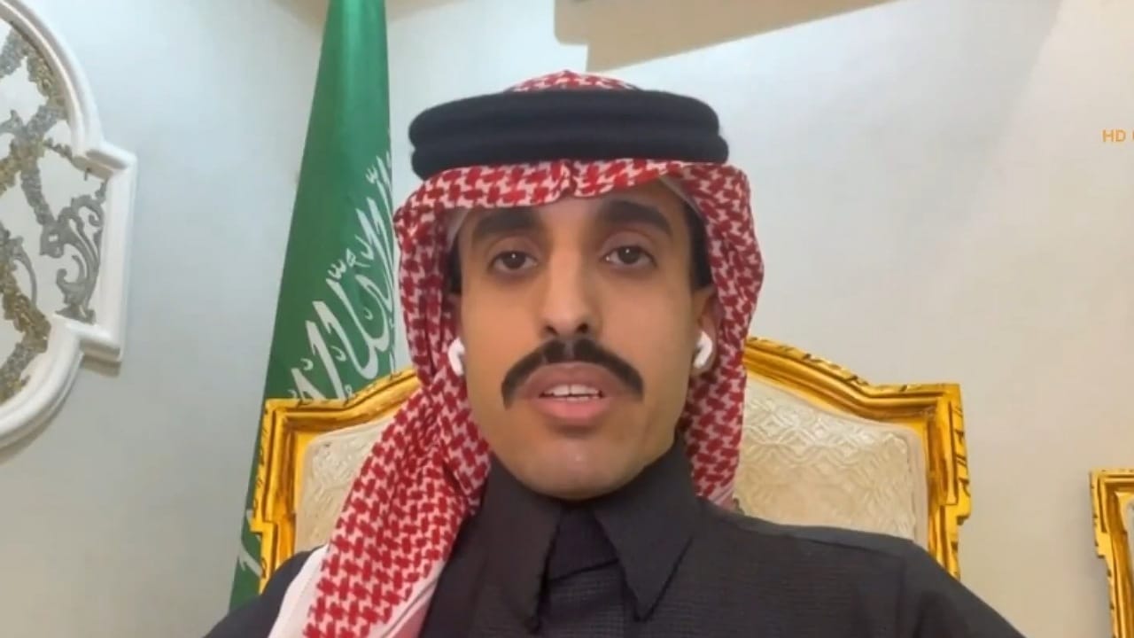 ممارس صحي يروي لحظات إنقاذ مسن على متن طائرة الخطوط السعودية.. فيديو Feature image