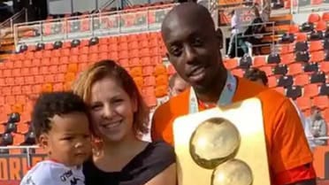 طلب بالسجن 18 شهرا لامرأة هاجمت لاعب برنتفورد وحاولت اختطاف طفله