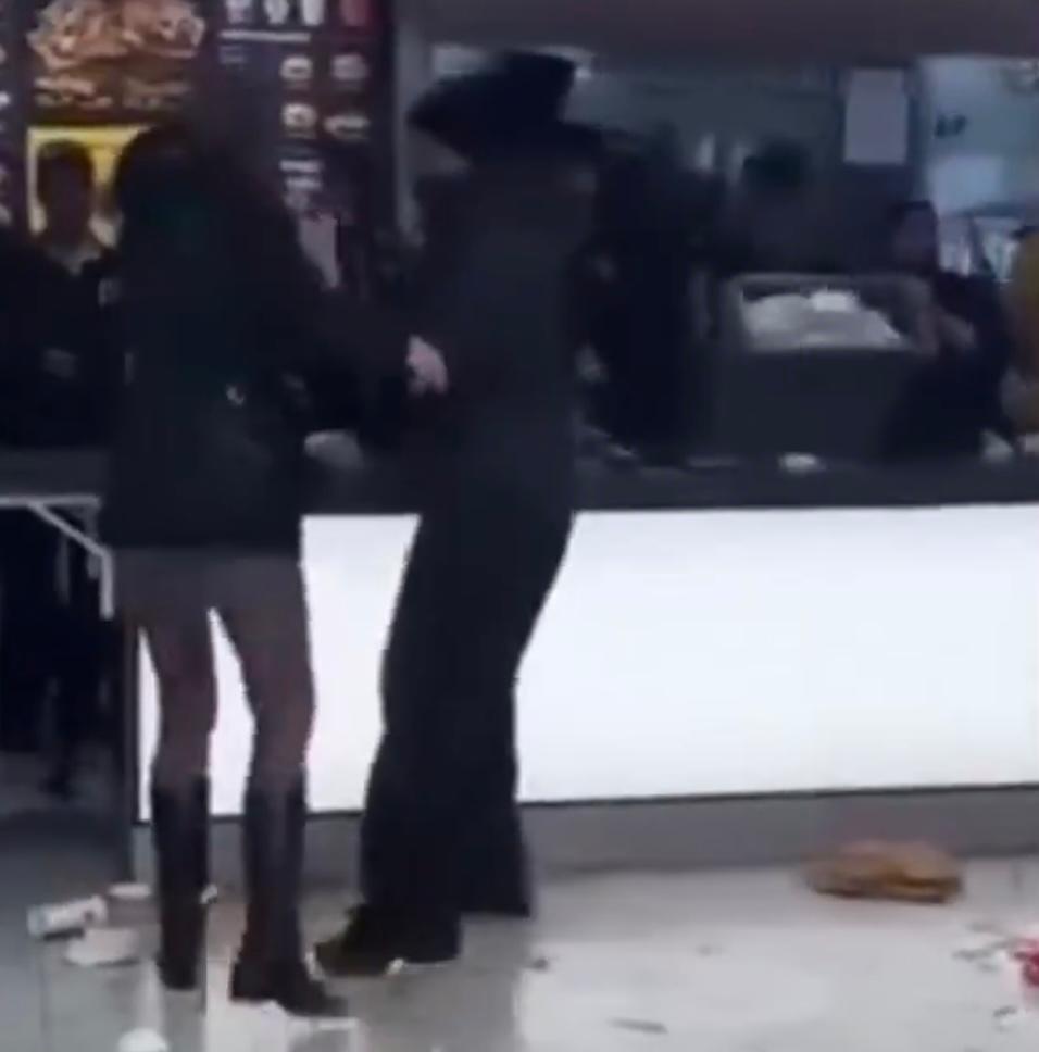 شجار بين زبائن وموظفي ماكدونالدز