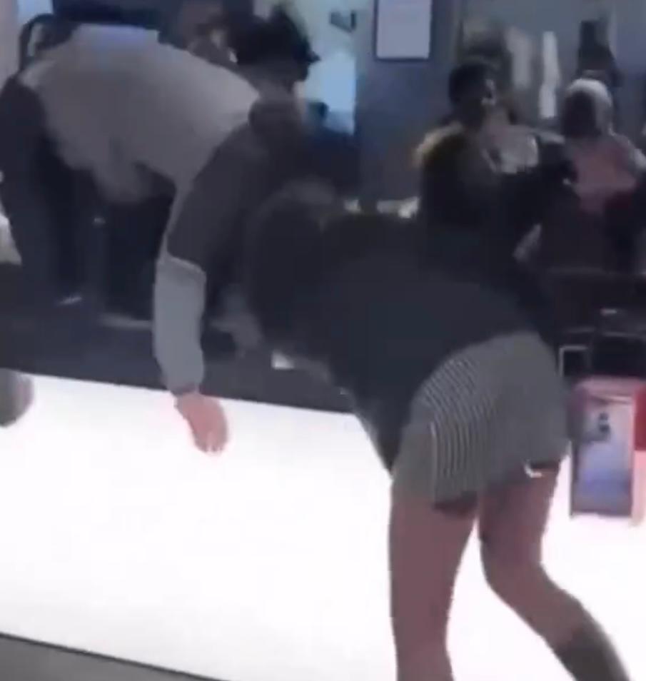 شجار بين زبائن وموظفي ماكدونالدز